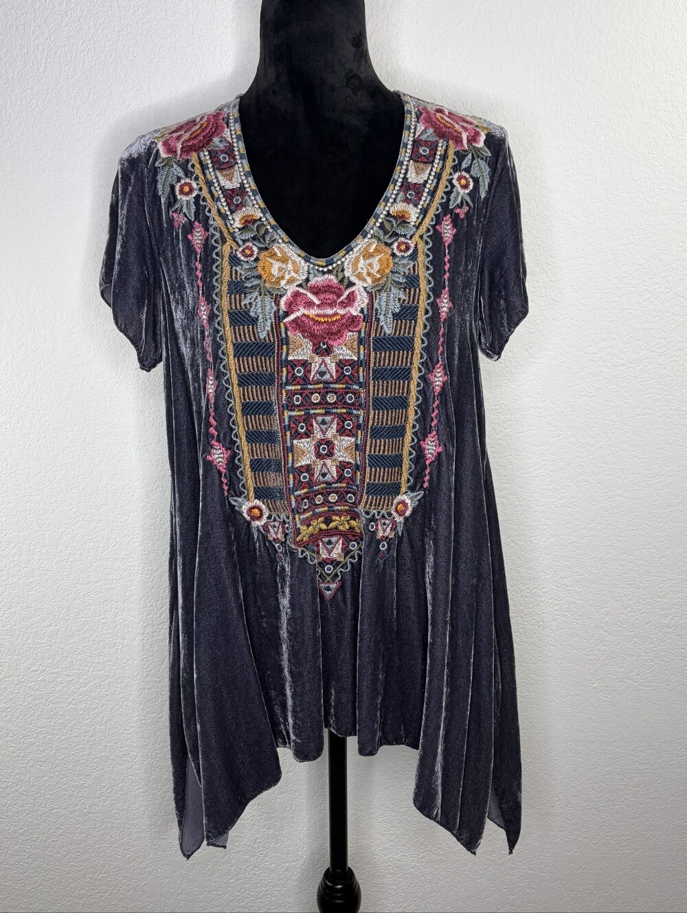 Johnny Was Cherelle Velvet Floral Embroidered Flowy Draped Hem Tunic Top Small